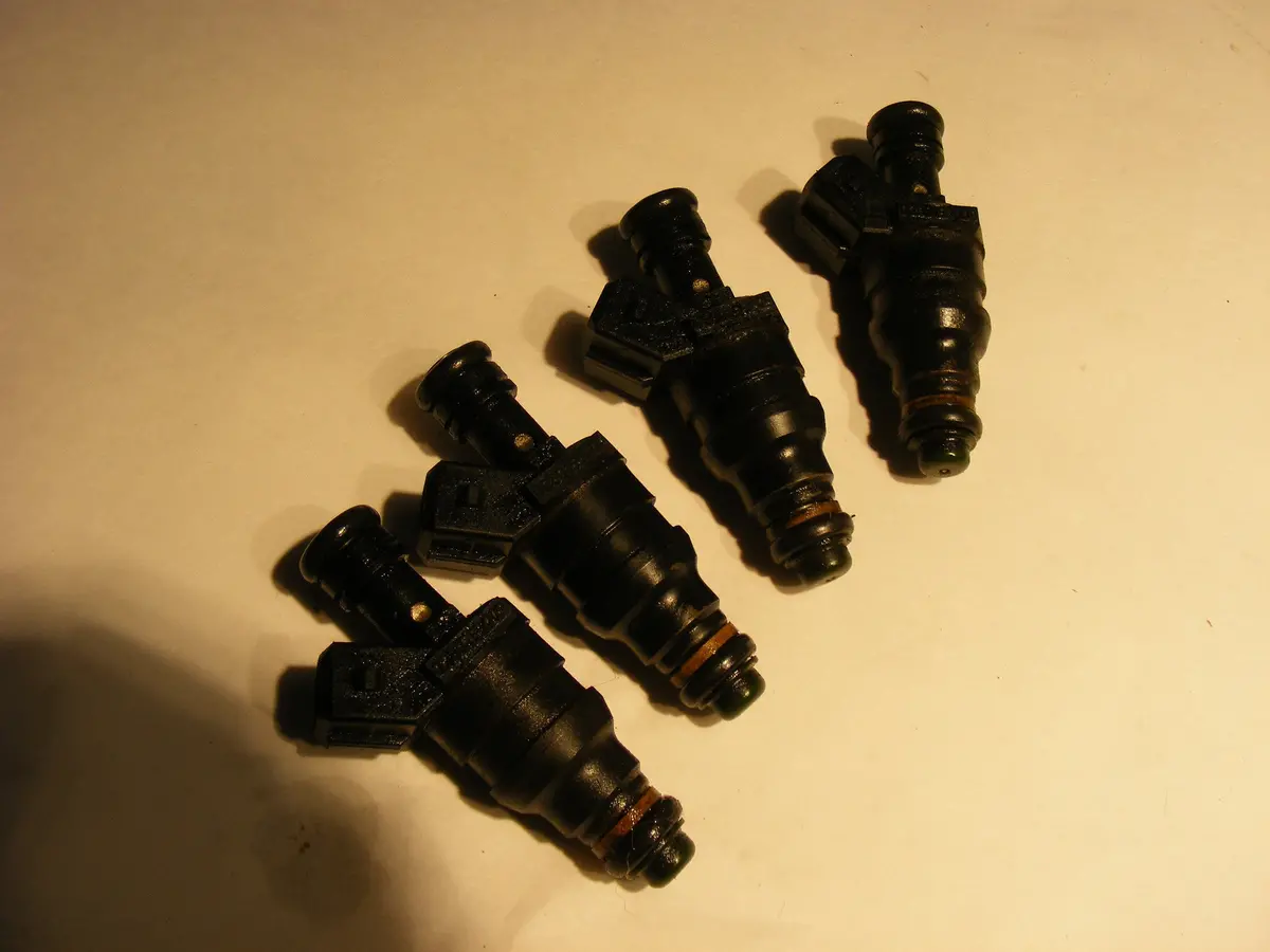 Saab 9000 Jetronic Bosch 33# Fuel Injectors - Set Of 4 0 280 155 009 Lbs/Hr - 32.95 Cc/Min - 346.3 Grams - 249.1 Psi - 39.15 At 2.7 Bar Injector Set 1
