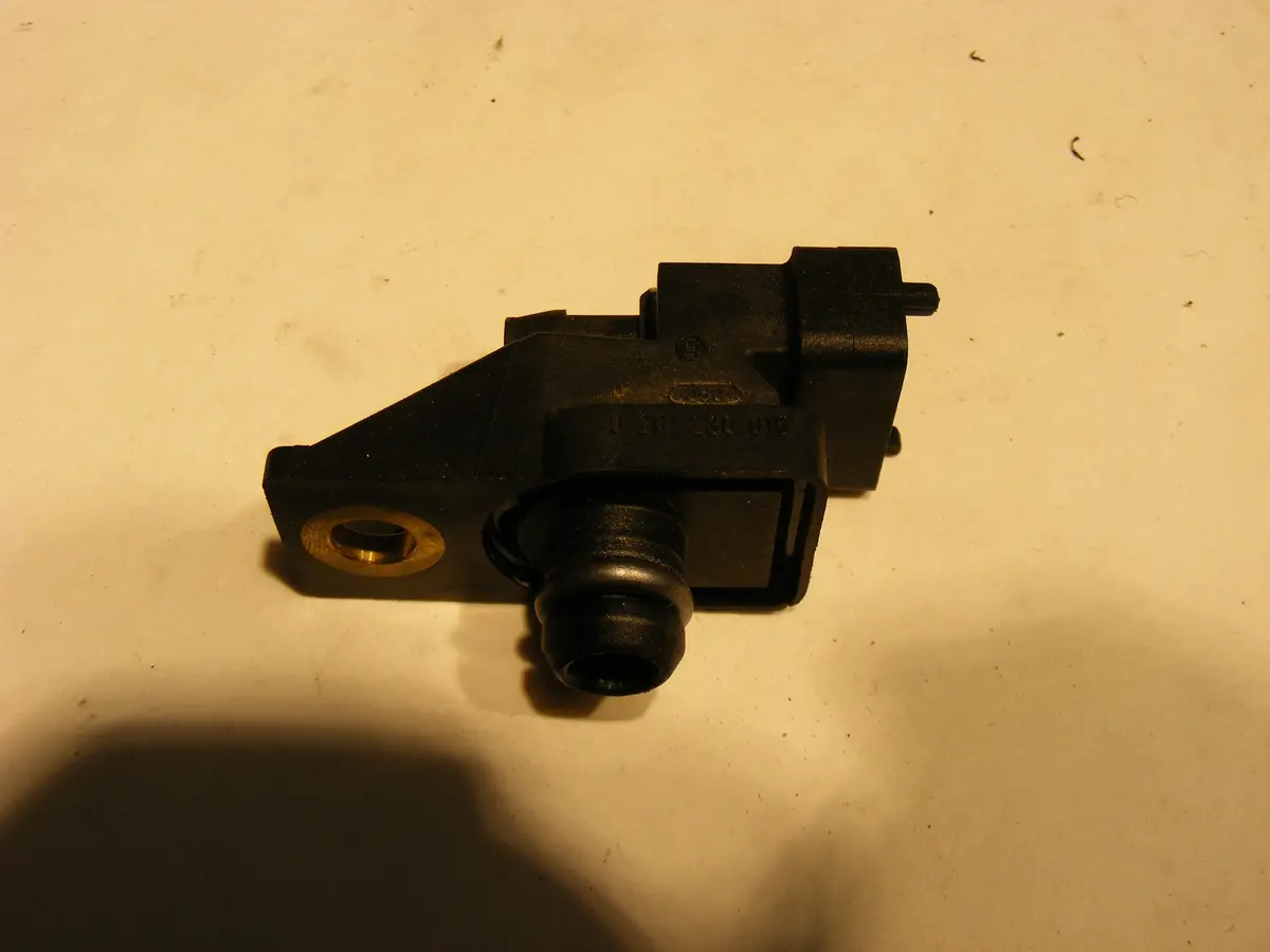 Saab 9-5 / 9-3 9000 900 Trionic Oem Bosch Gas Tank Pressure Sensor 0261230015 1