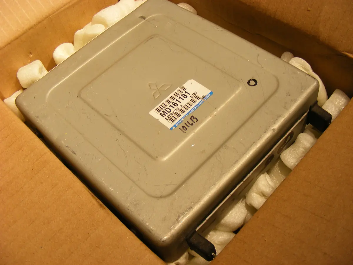 90 91 92 Mitsubishi Galant Ecu Ecm Engine Control Unit Computer Md161181 2.0 Sohc New Old Stock 1