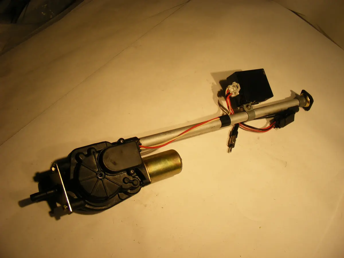 Volvo Classic 240 9162582 / 9494387 Sedan Radio Power Antenna Mast + Motor Assembly 86 87 88 89 90 91 92 93 Rare 1