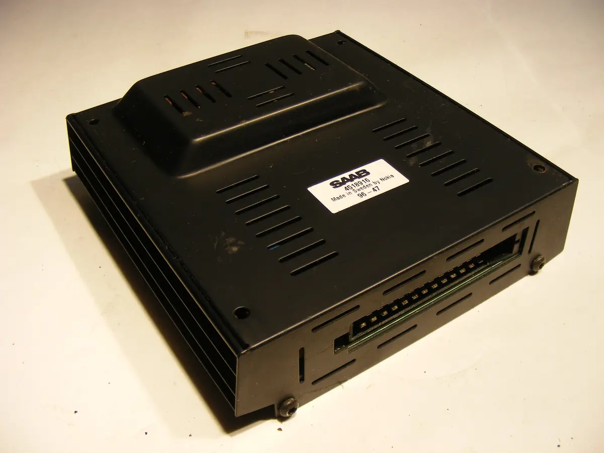 Saab 9000 Cs Cse Radio Amplifier Amp 4518916 For Rear Speakers Rare Nokia 1