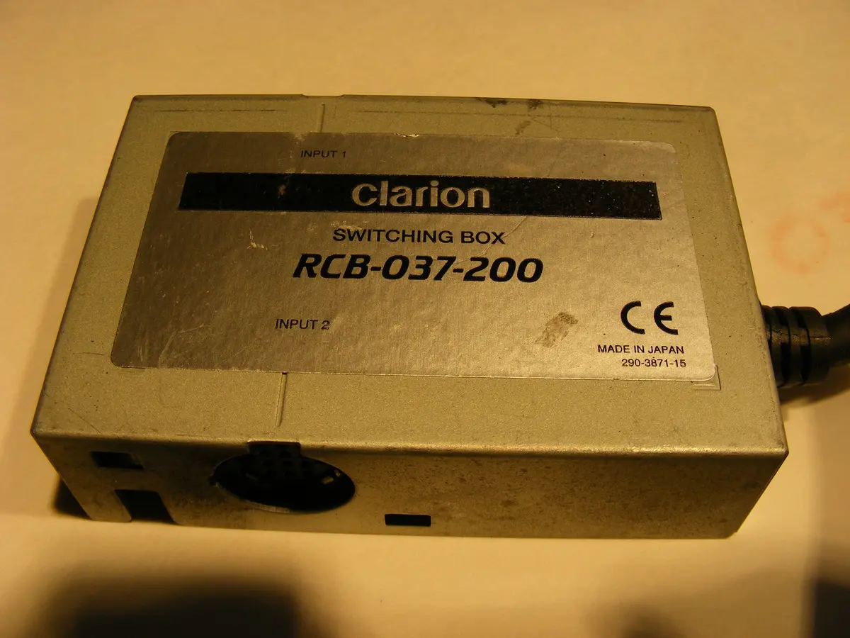 Saab 900 9000 Clarion Cd Player Switching Box Rcb037200 / Rcb 037 200 2
