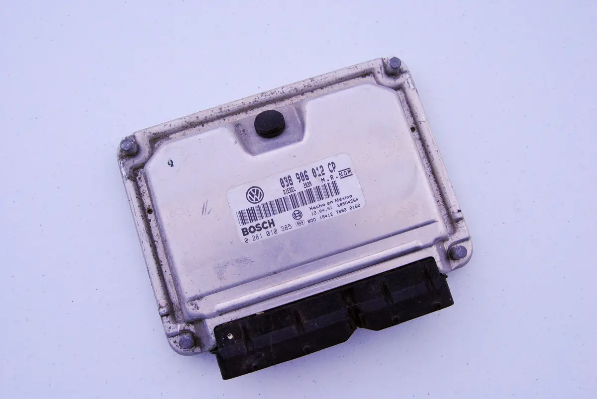 01 Vw Jetta Golf Ecu Ecm Bosch 1.9 Tdi Diesel 038906012Cp 0281010385 Engine Computer 1
