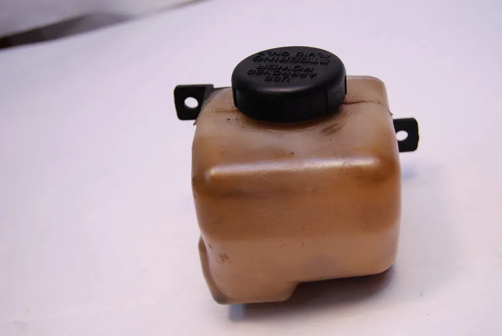Saab 900 1985-1993 16V Tank / Reservoir - For Power Steering 30543572 / 9104555 1