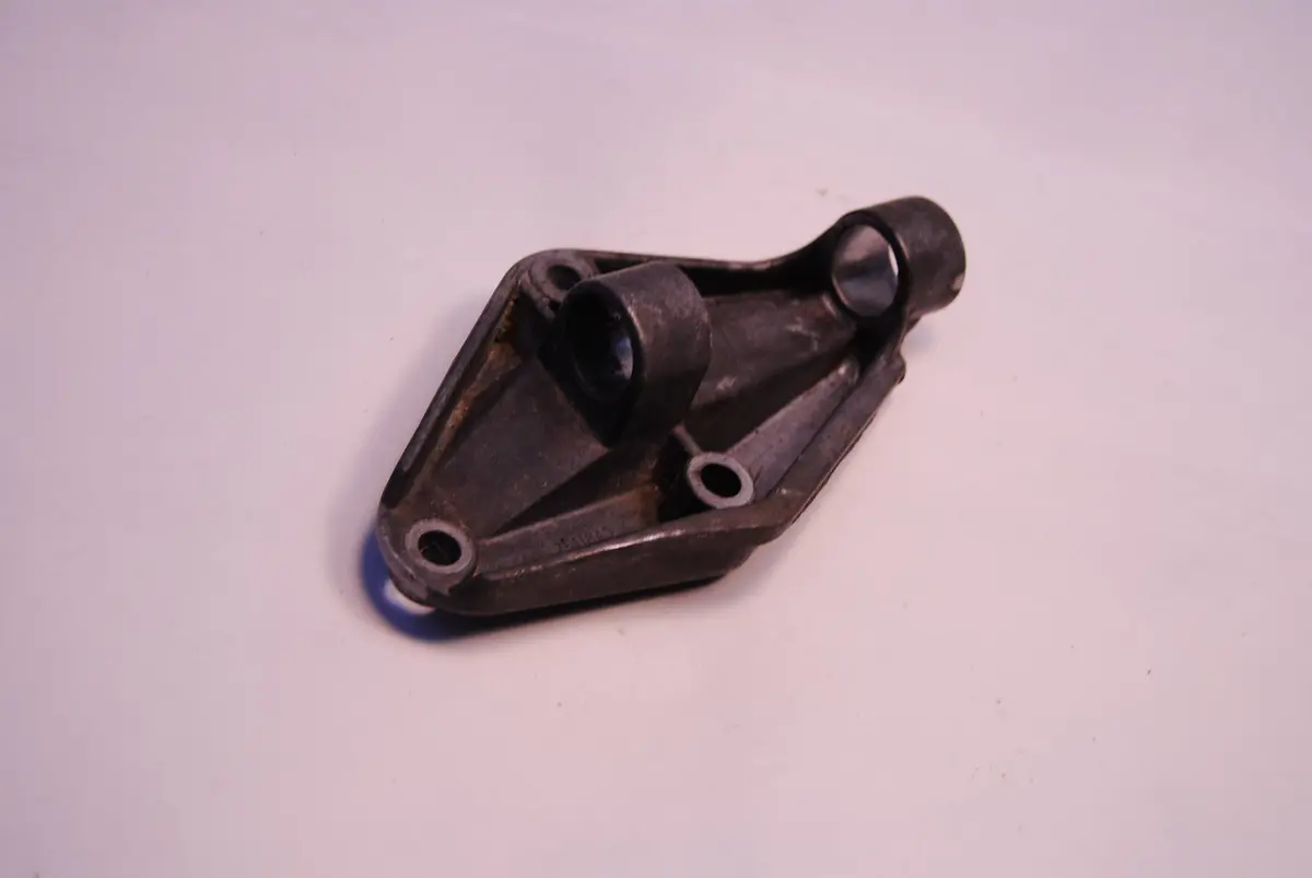 Saab Classic 900 Alternator Mount Bracket Turbo 7511843 85 86 87 88 89 90 91 92 93 2