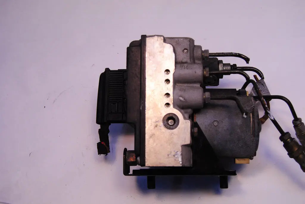 Bmw 1995 E39 528I 540I 740I Oem Abs Brake Pump Control Unit Module 34.51-1 090 910 / 0265217000 1