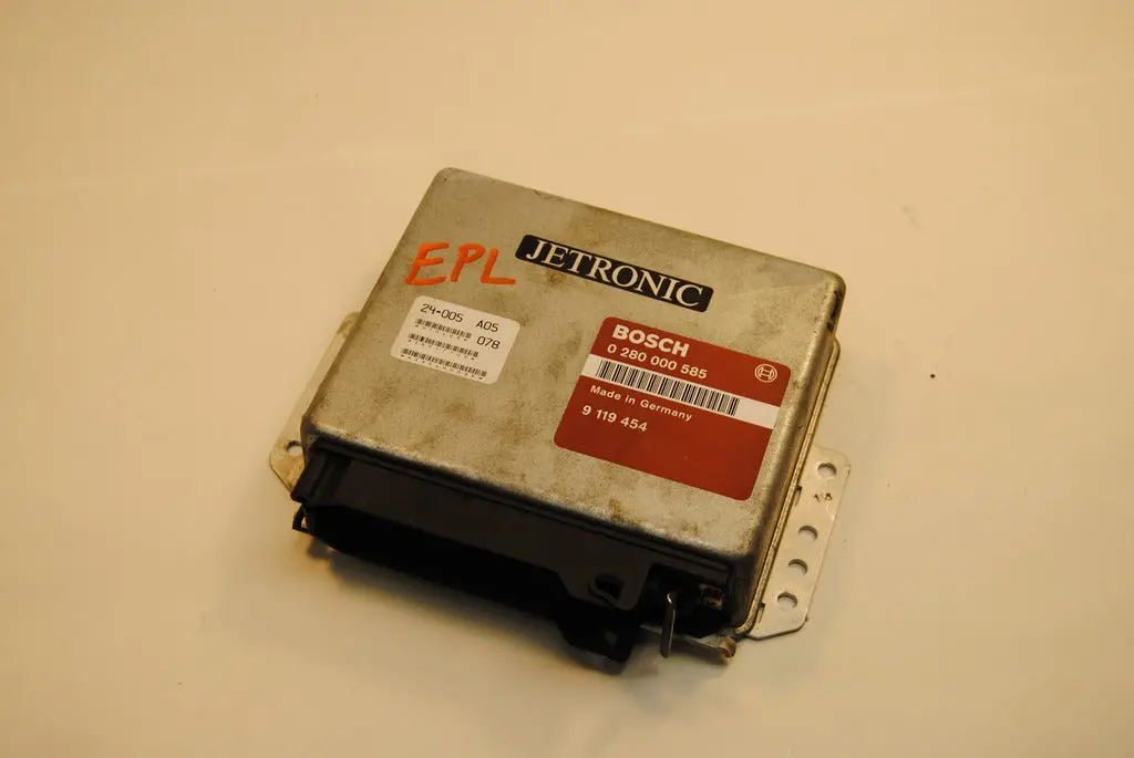 Saab 900 Turbo Ecm Ecu Bosch Jetronic Engine Computer 90-91 0280000585 1