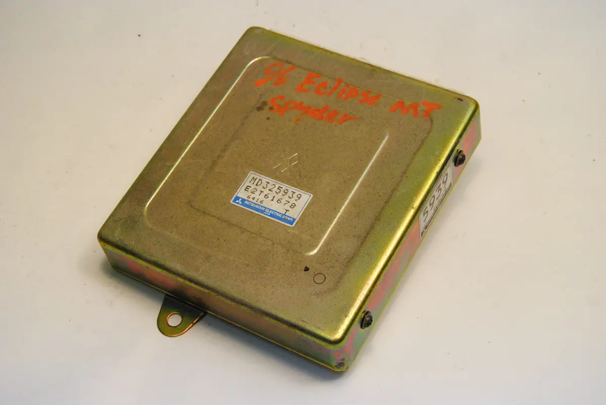 Mitsubishi Eclipse Spyder Convertible 96 1996 Engine Computer Ecm Ecu Md325939 / E2t61678 1