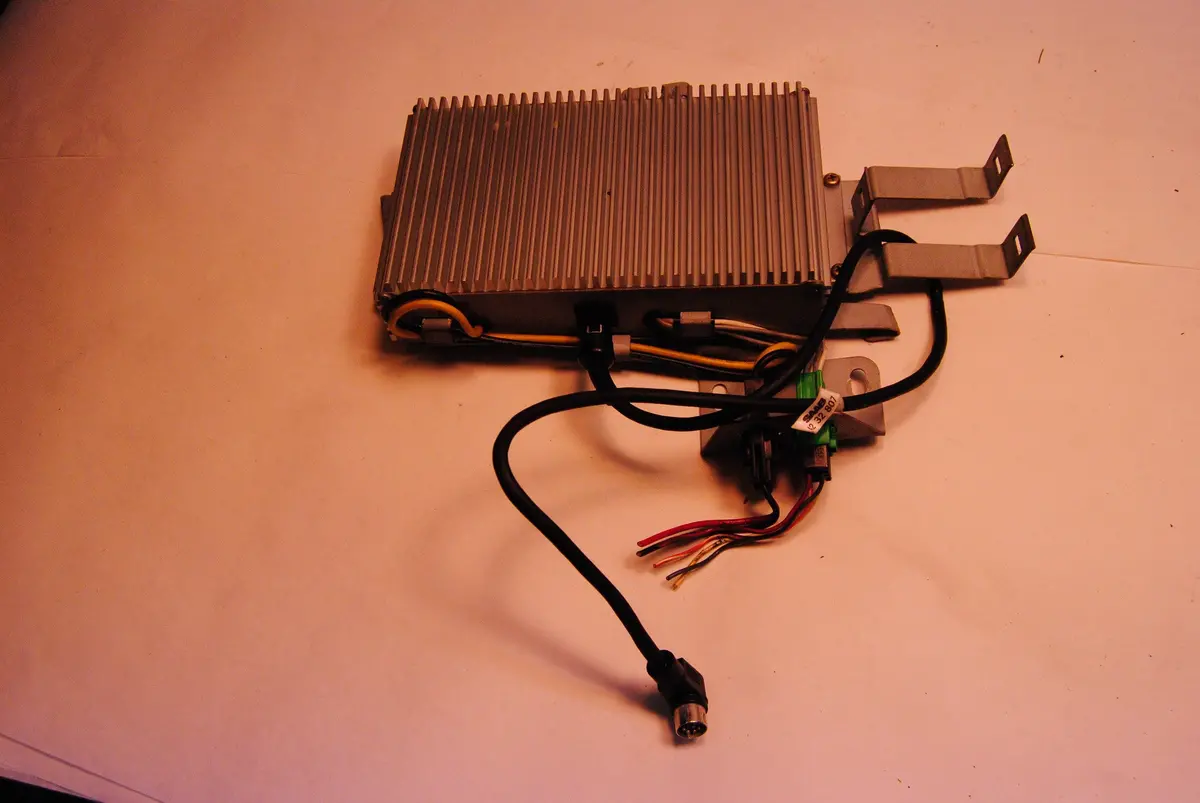 Saab 9-3 Radio Amplifier Amp Part 4712626 With Din Cable & Bracket 4232807 1