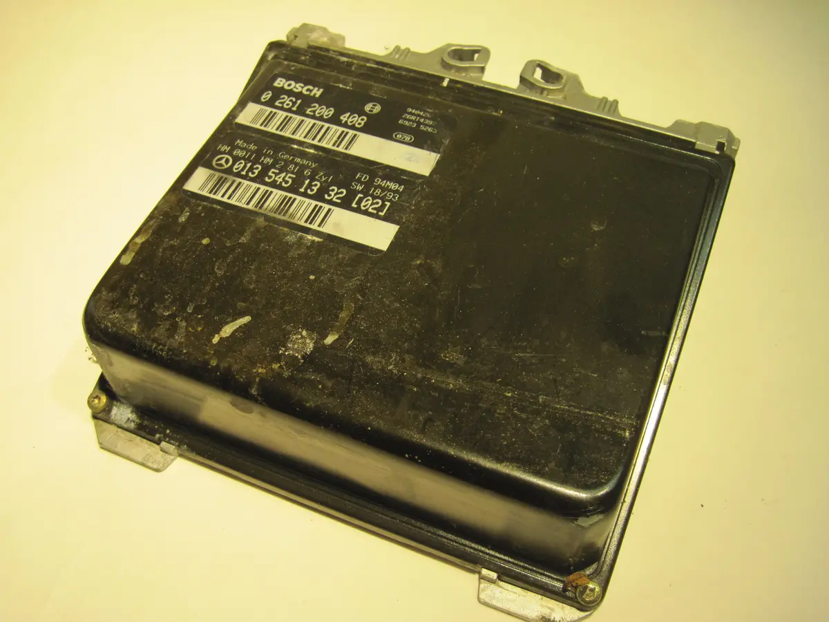 Mercedes W202 W124 Bosch Engine Computer Ecu Ecm 0135451332[02] 0261200408 1