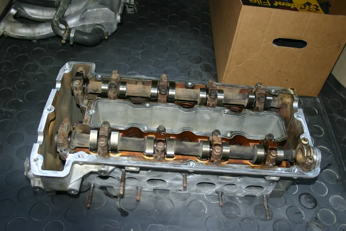 Saab 900 Turbo Spg 16 Valve Turbo Cylinder Head 2.0 - Good Used Condition. 1